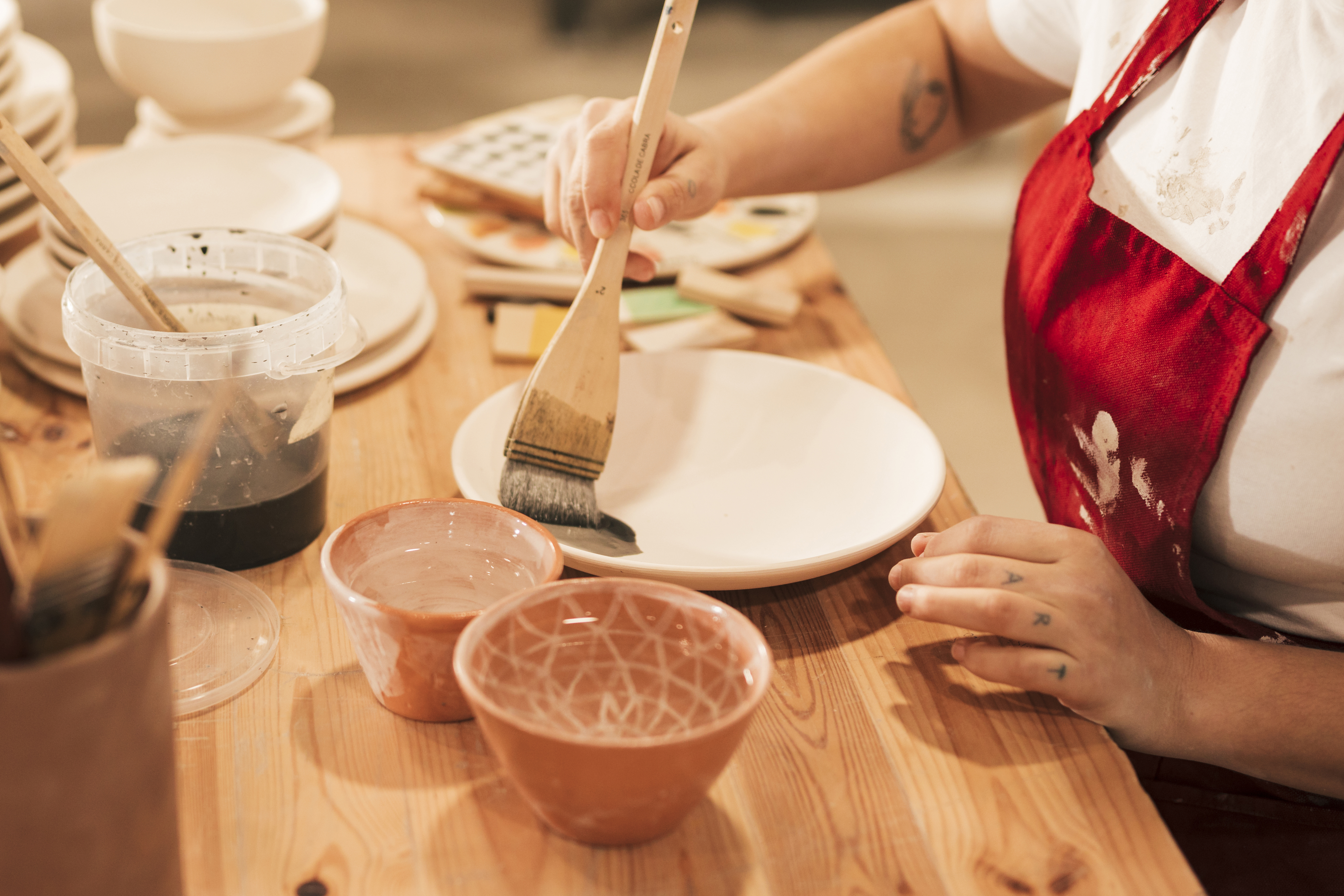 mujer en ceramica